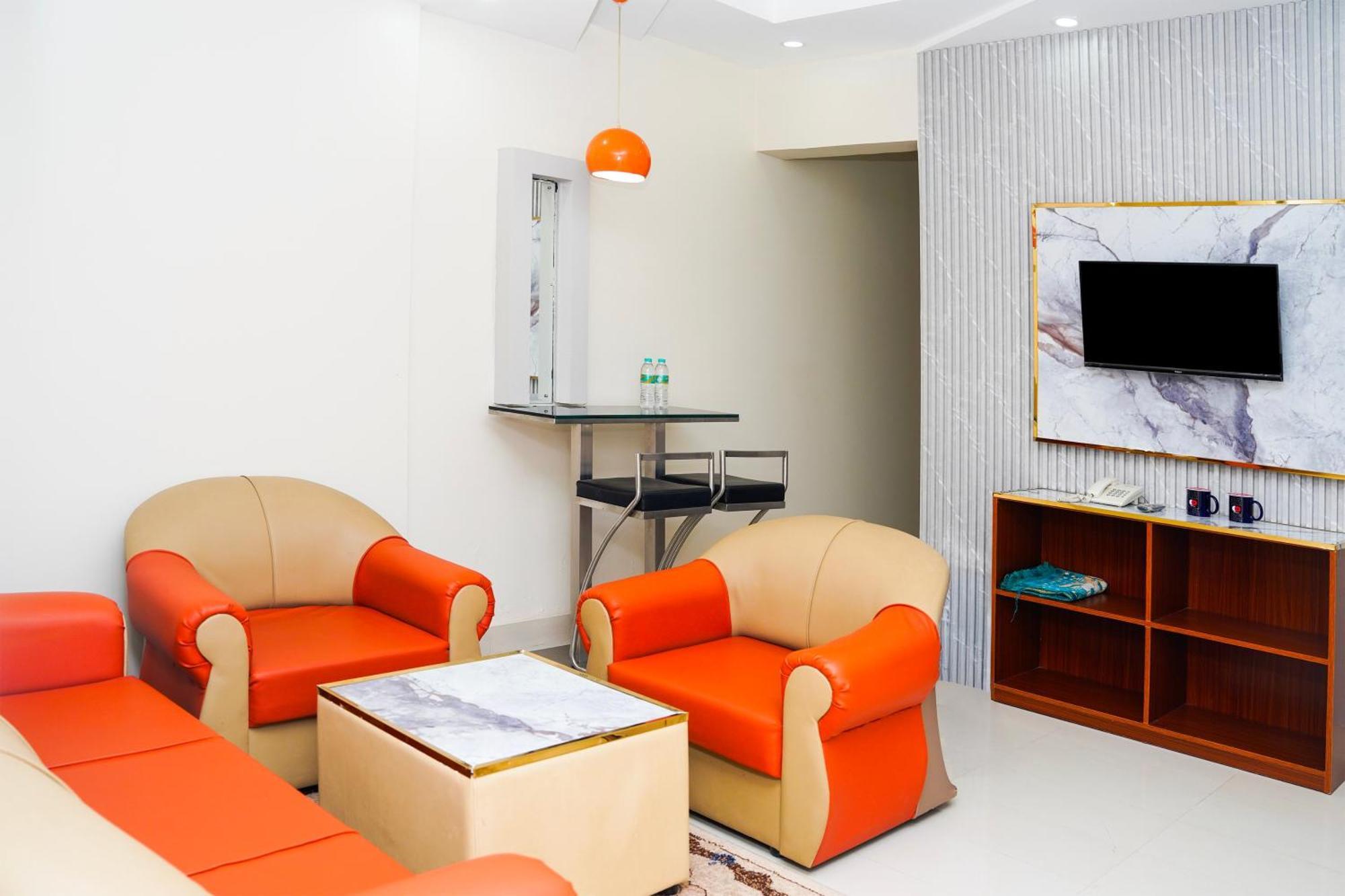 Al Bayrahaa Hotel Apartments Seeb Buitenkant foto