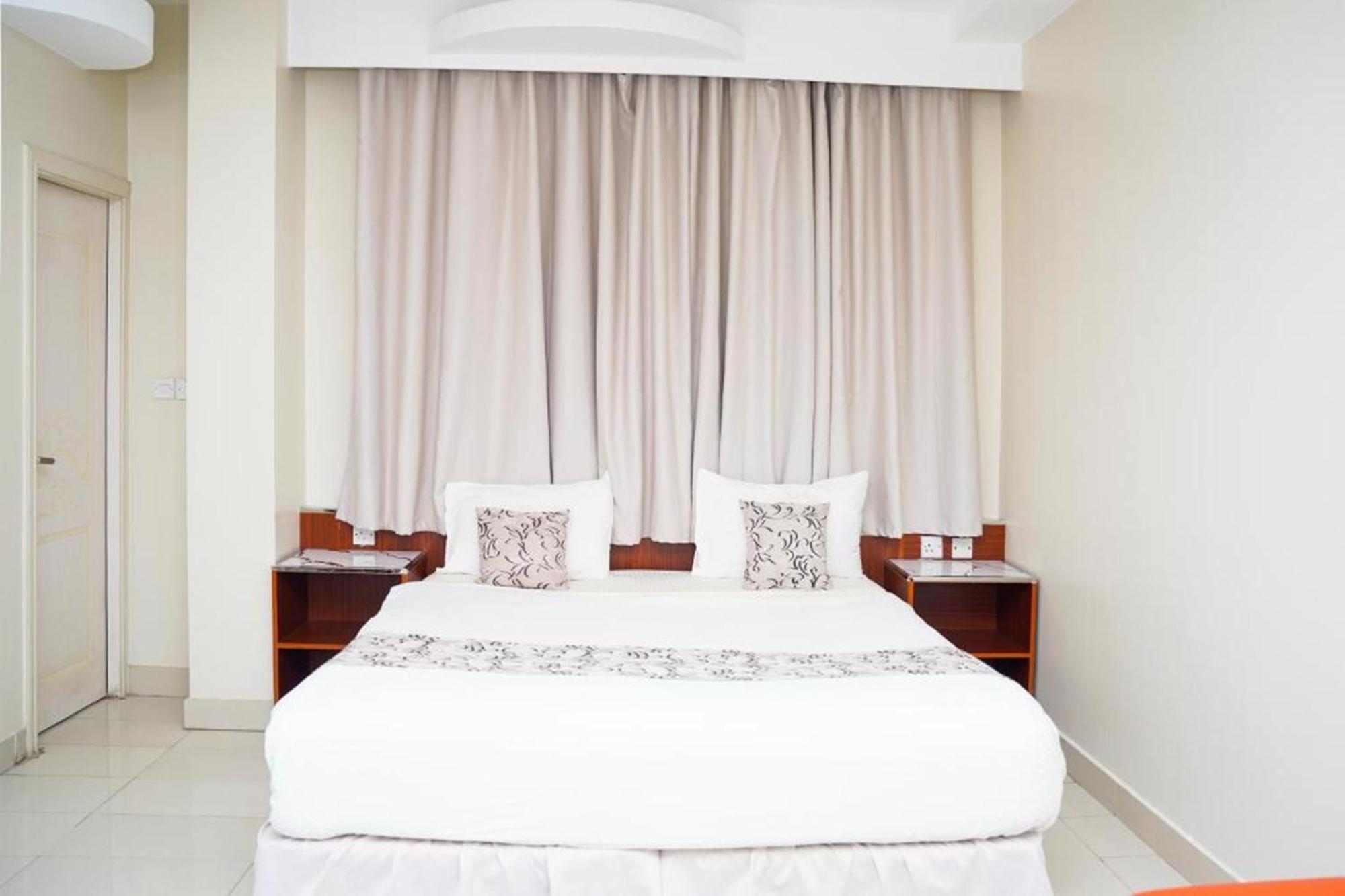 Al Bayrahaa Hotel Apartments Seeb Buitenkant foto