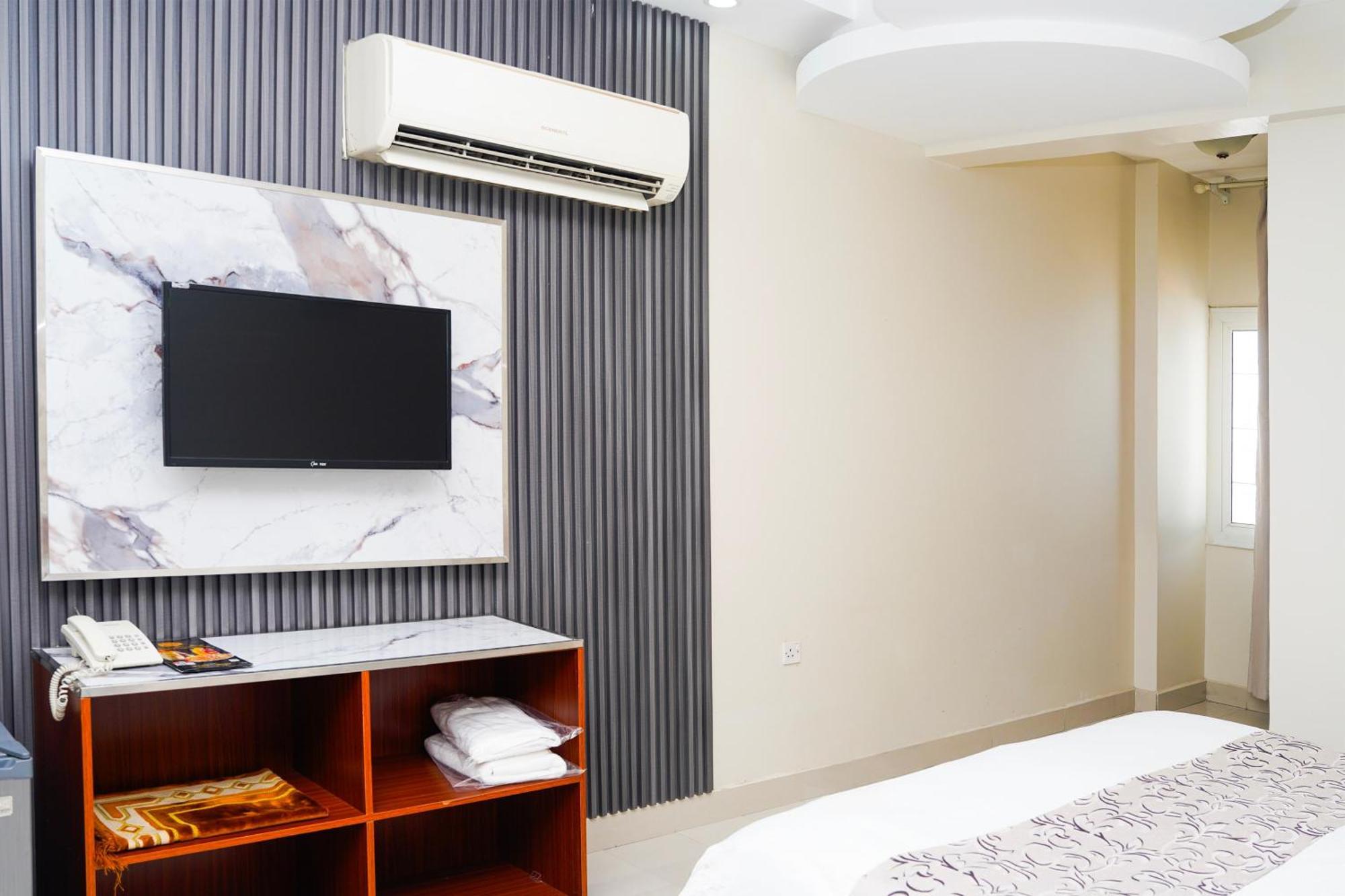 Al Bayrahaa Hotel Apartments Seeb Buitenkant foto