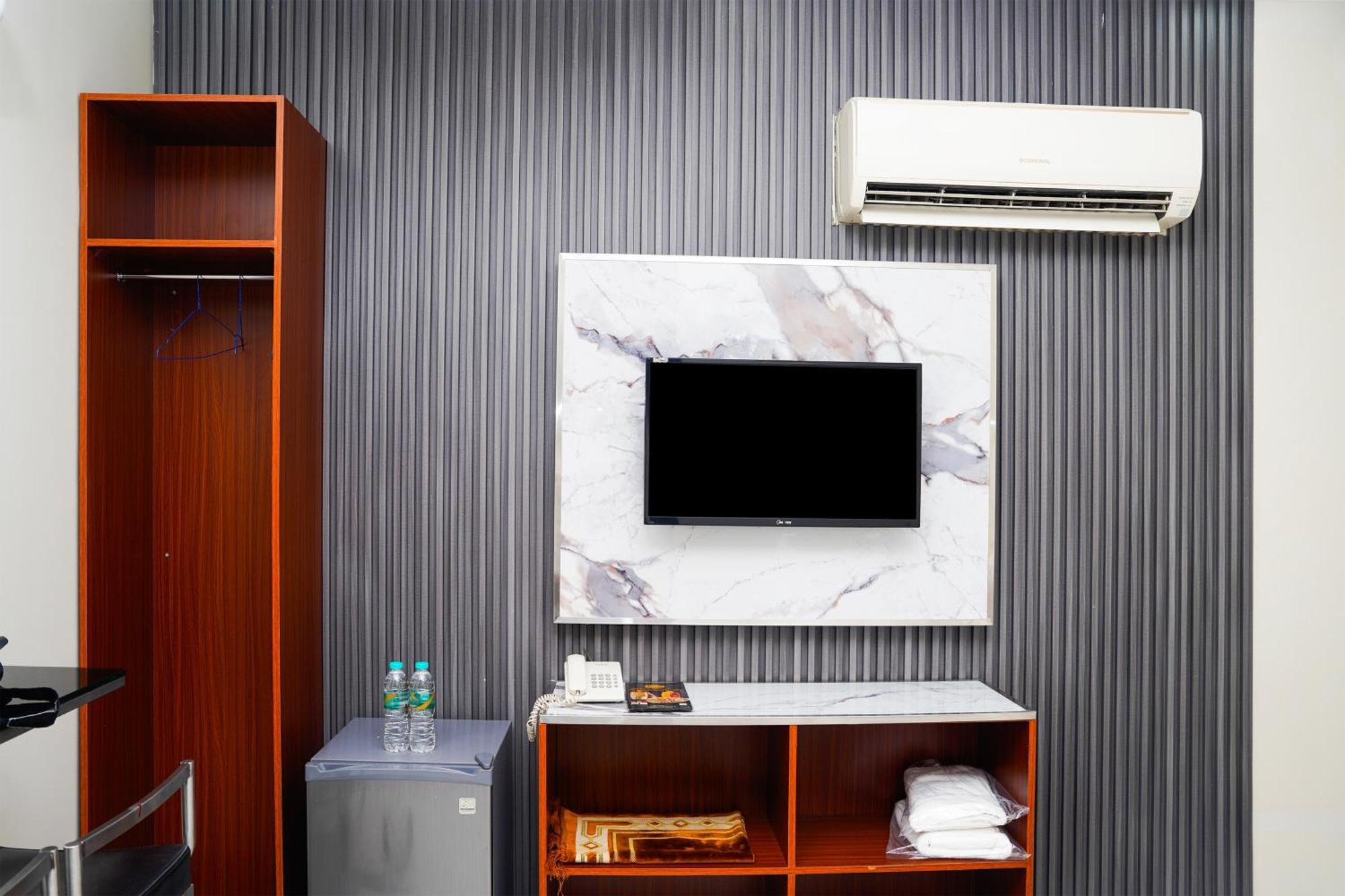 Al Bayrahaa Hotel Apartments Seeb Buitenkant foto