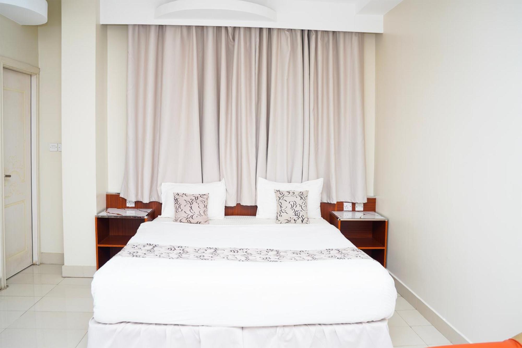 Al Bayrahaa Hotel Apartments Seeb Buitenkant foto